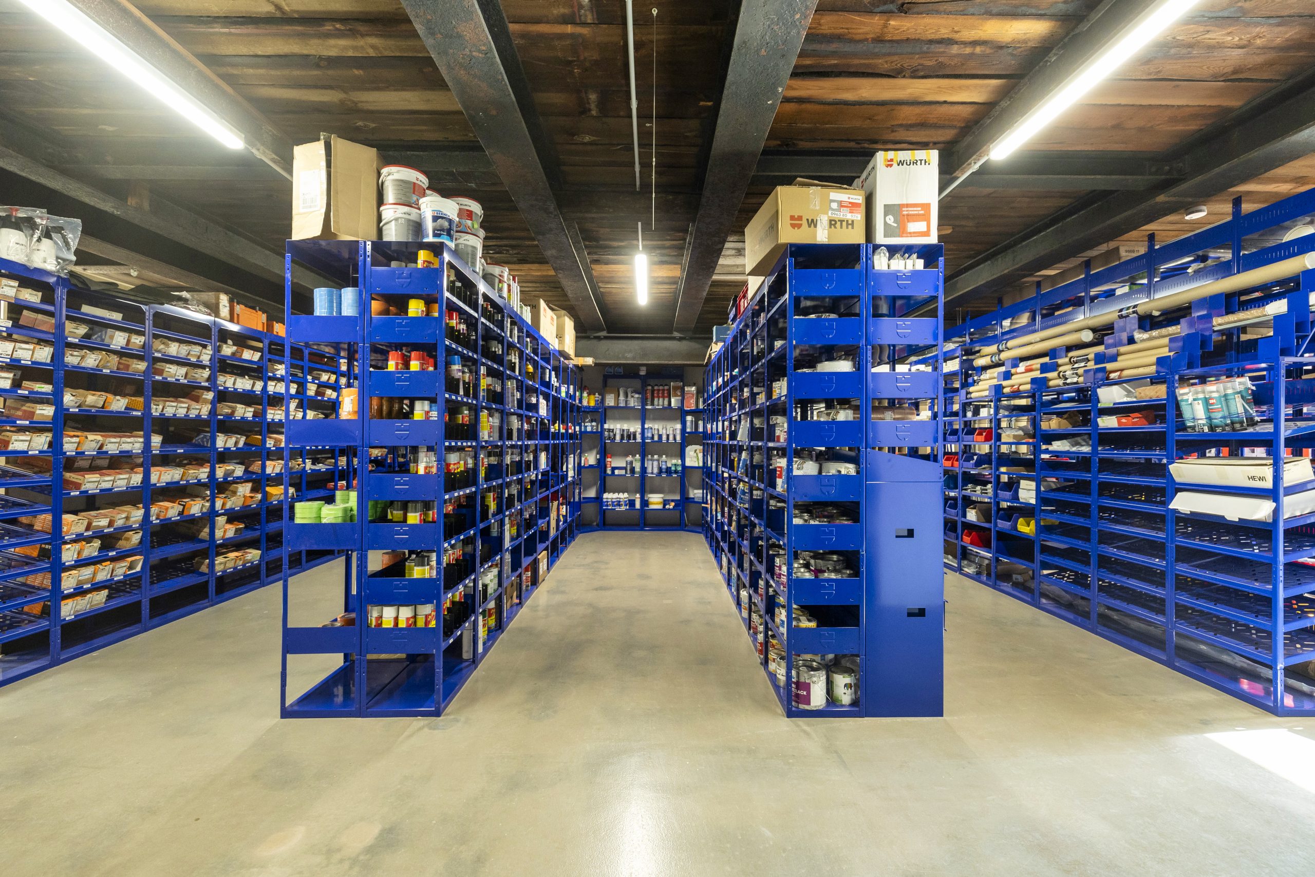 Lager für Farben und Lacke Schreinerei Schwaderer