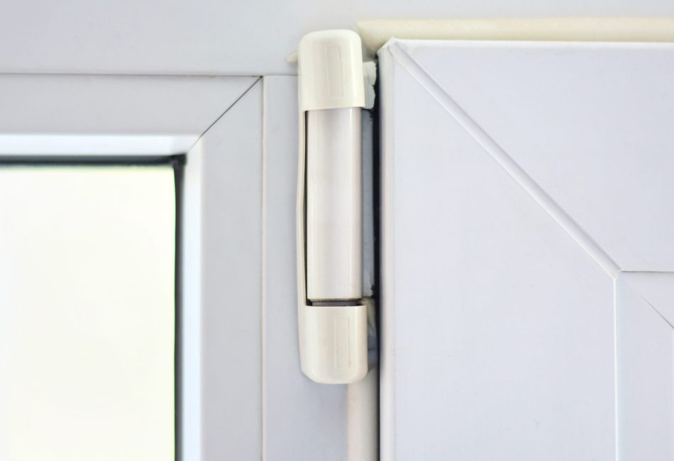Wartung Fenster & Türen: Einstellung Scharnier
